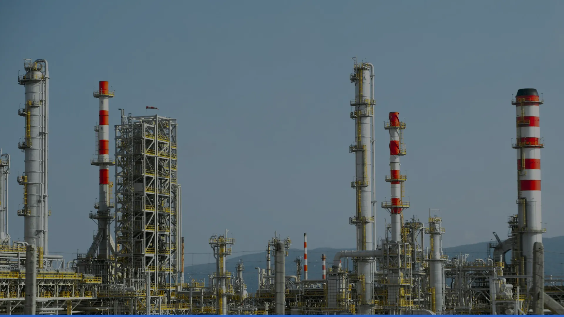 Industrial process plant with on site gas generation
