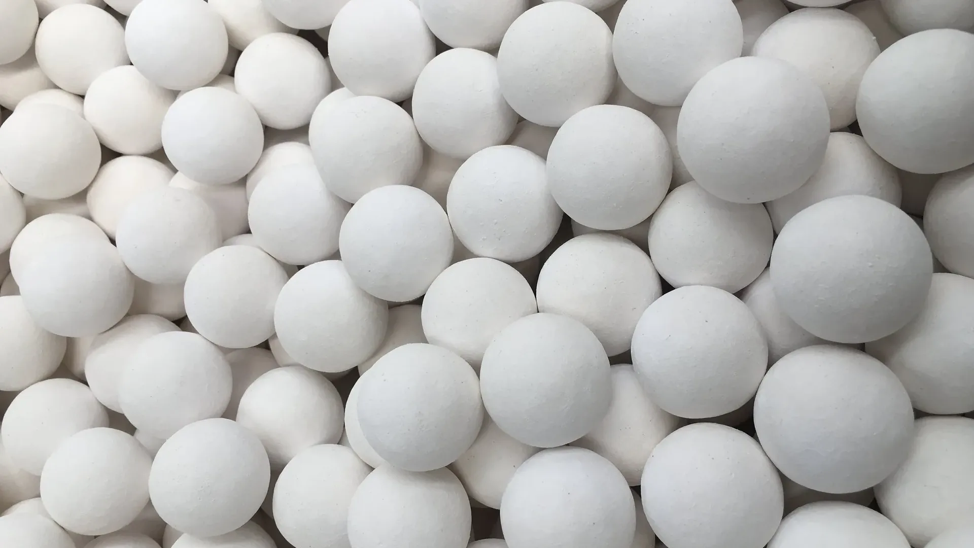 Spherical activated alumina desiccant media