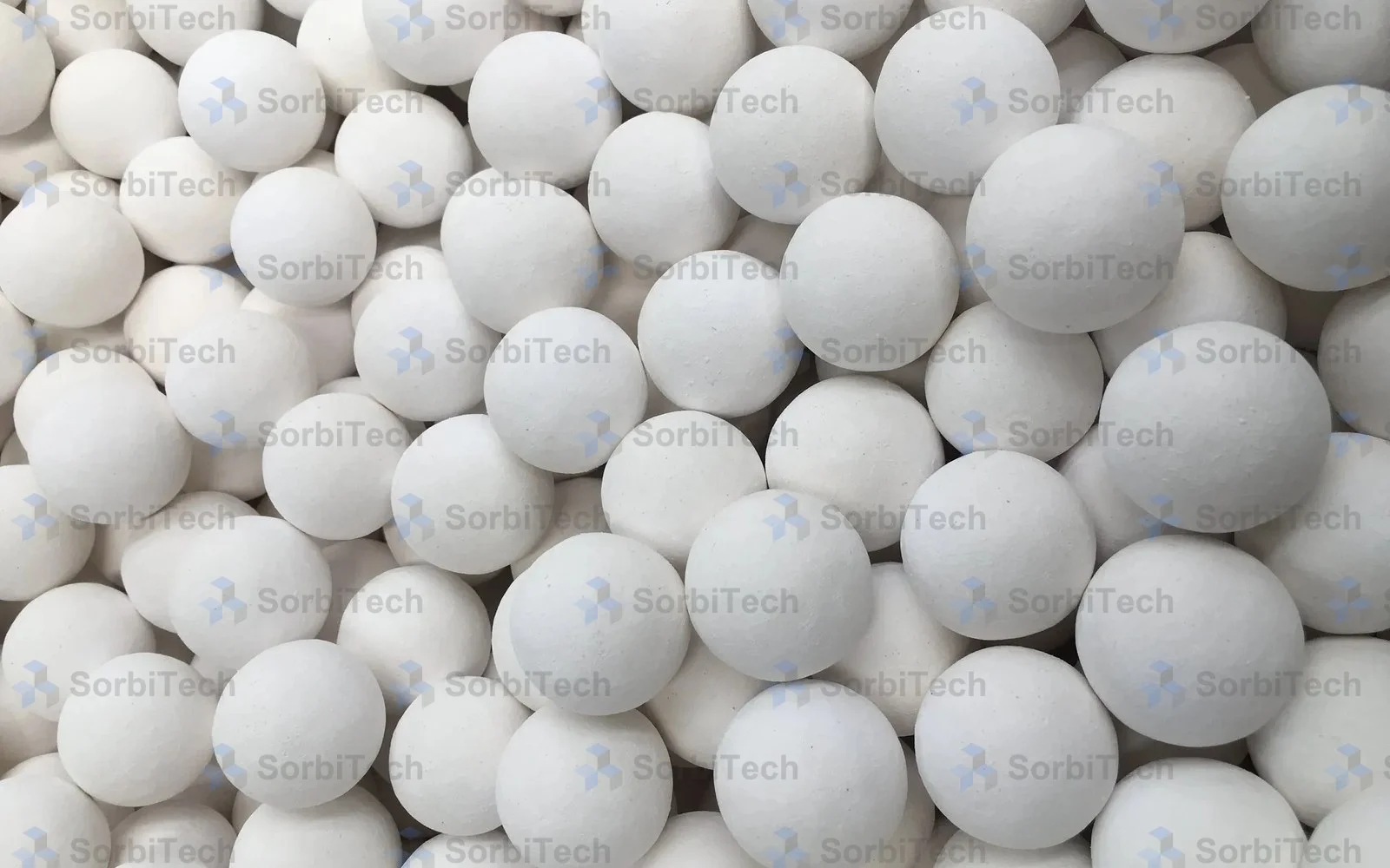 Activated alumina spheres, 3 to 6 mm, produced by calcination of gibbsite
